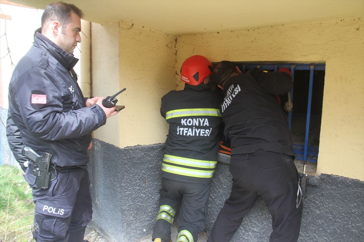 Beyşehir'de bodrumda mahsur kalan kediyi itfaiye kurtardı