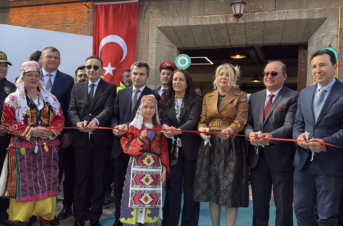 Burdur'da tarihi tren garında Millet Kıraathanesi açıldı