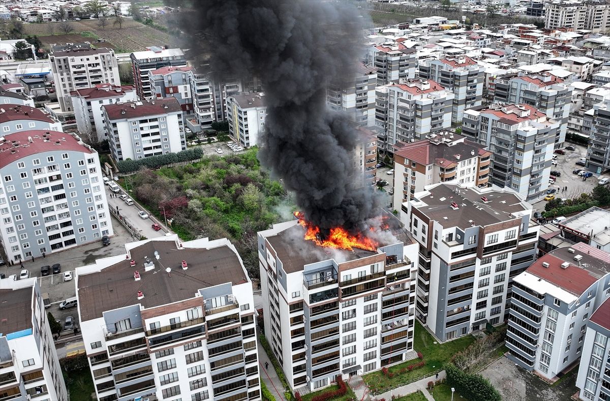 Bursa'da bir apartmanda çıkan yangın söndürüldü