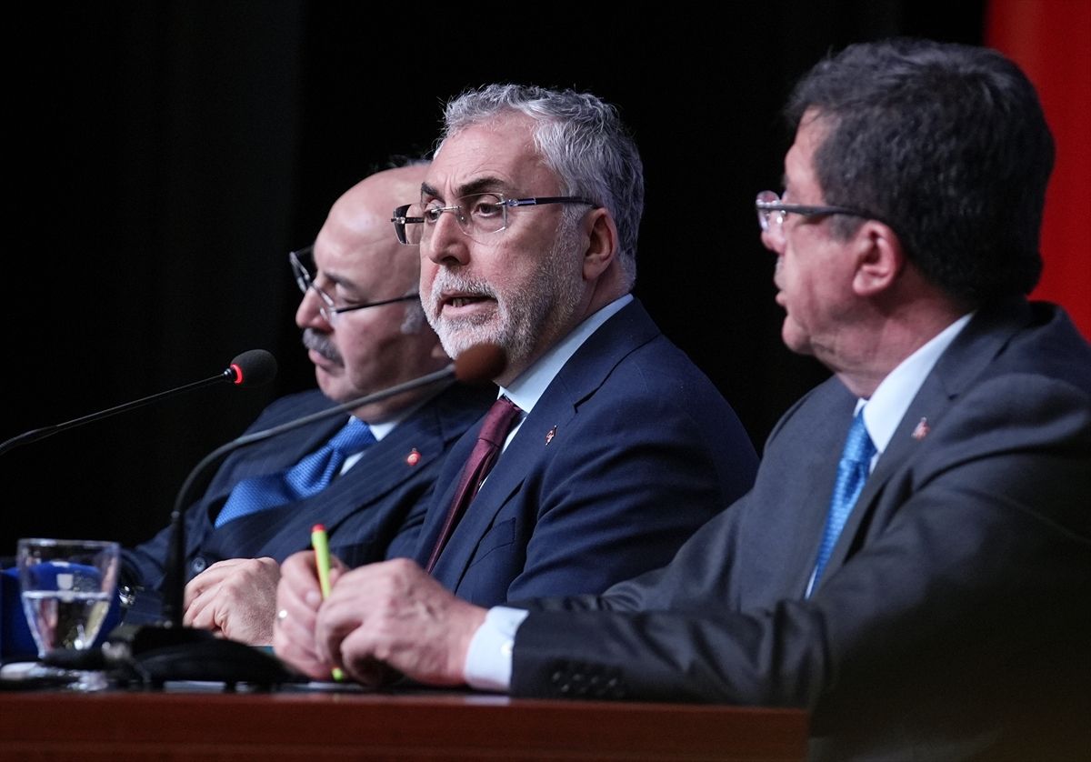 Çalışma ve Sosyal Güvenlik Bakanı Işıkhan, Denizli'de iş insanlarıyla bir araya geldi Açıklaması