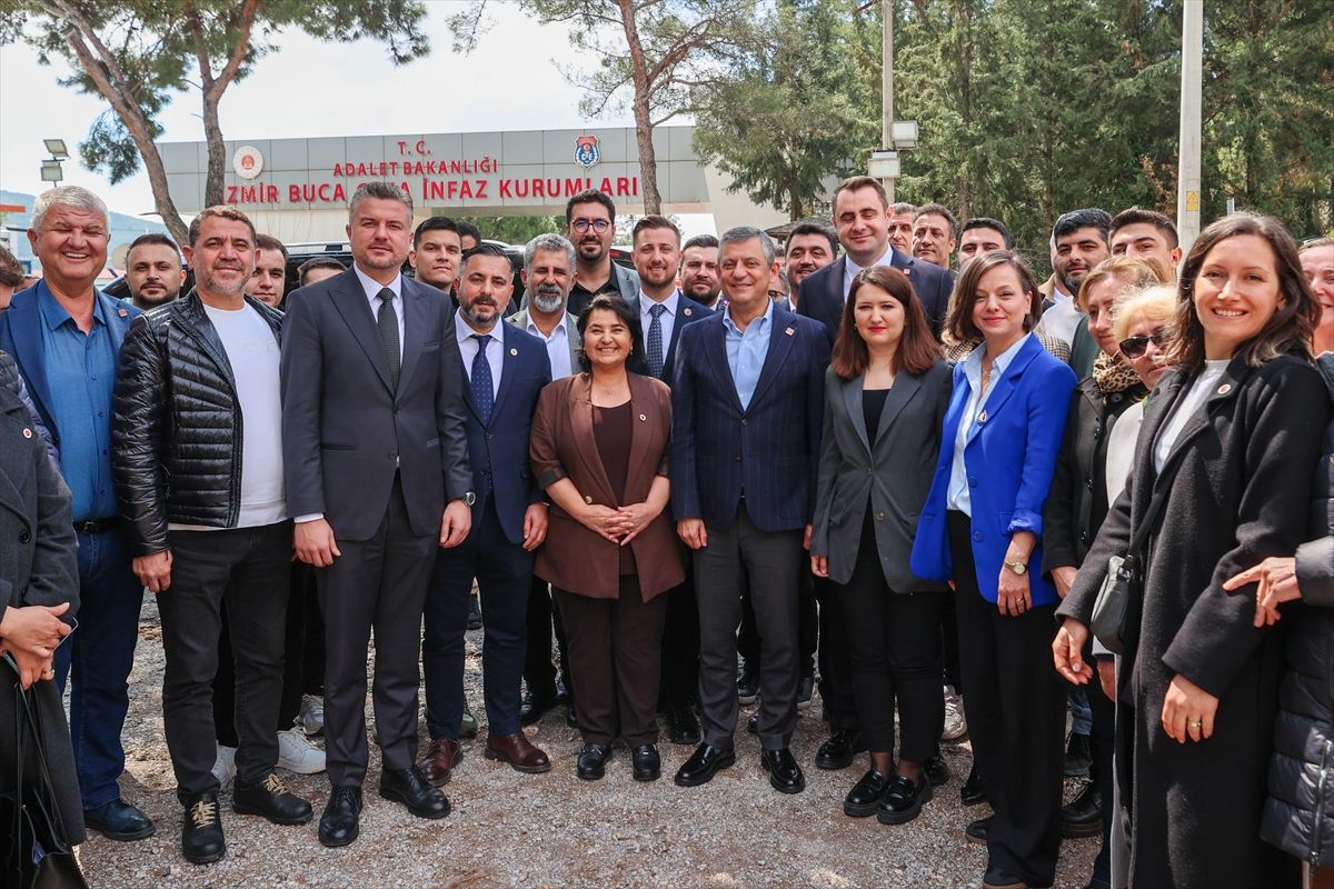 CHP Genel Başkanı Özel, Buca Cezaevi'nde ziyaretlerde bulundu