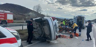 Çorum'da devrilen otomobildeki 3 kişi yaralandı