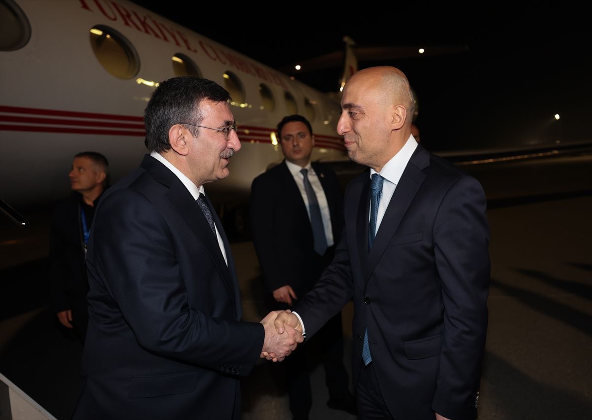 Cumhurbaşkanı Yardımcısı Yılmaz, Azerbaycan'ın başkenti Bakü'ye geldi