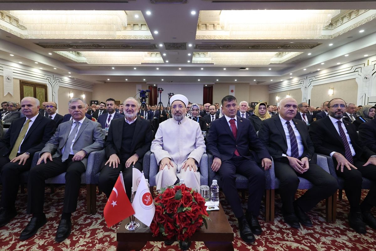 Diyanet İşleri Başkanı Arpaguş, Hac Organizasyonu Kafile Başkanları Bilgilendirme Toplantısı'na katıldı Aç...