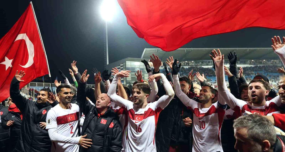 Dünya Kupası'na katılmayı hak eden Milliler, stattan ayrıldı