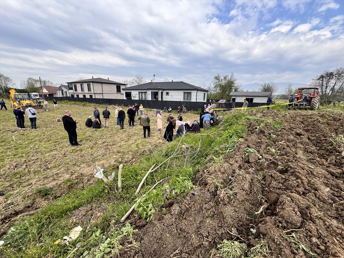 Düzce'de devrilen traktörün sürücüsü hayatını kaybetti