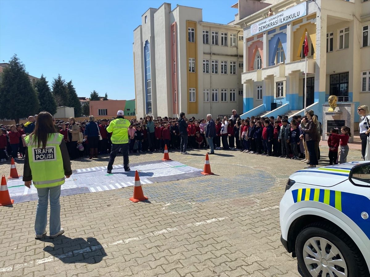 Uzunköprü'de Trafik Eğitimi Devam Ediyor