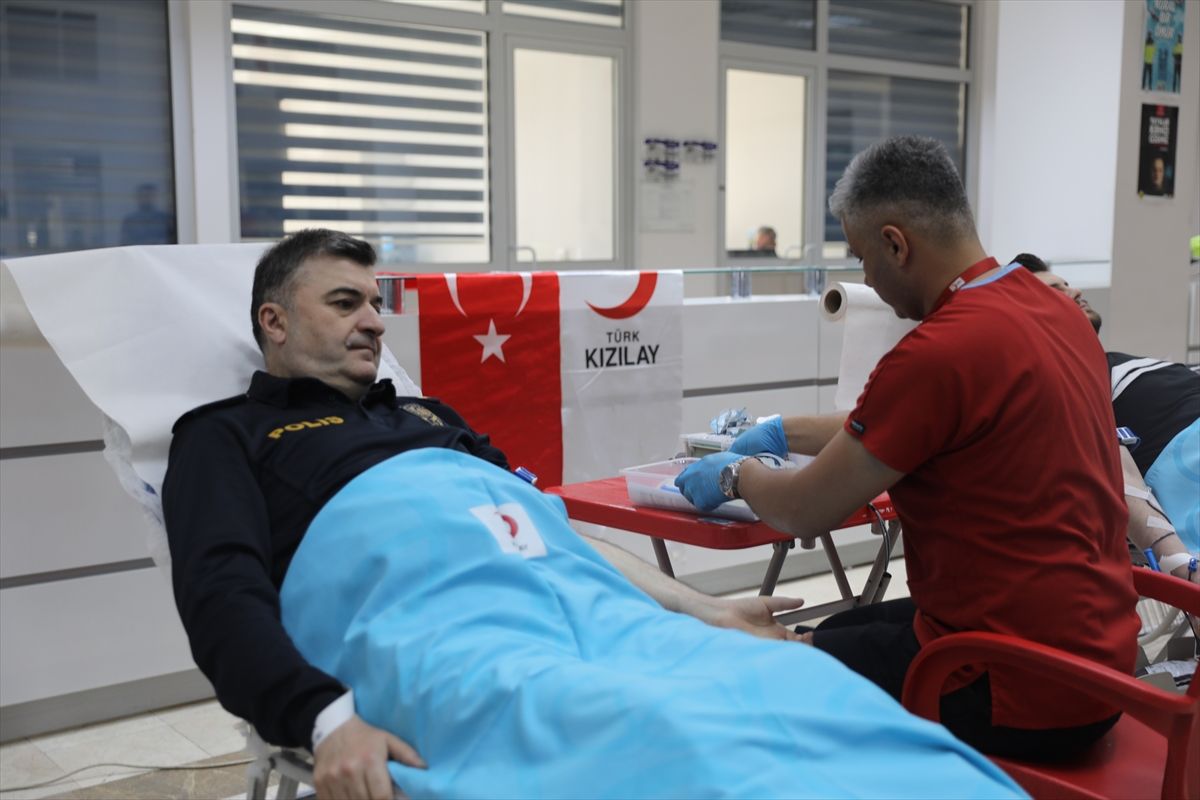 Edirne Emniyet Müdürlüğü kan bağışı etkinliği düzenledi