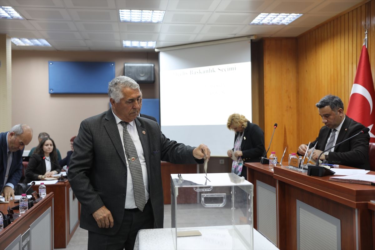 Edirne İl Genel Meclisi Başkanlığına Gegeoğlu yeniden seçildi