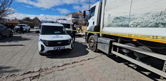 Erzincan'da çöp kamyonunun çarptığı yaşlı kadın öldü