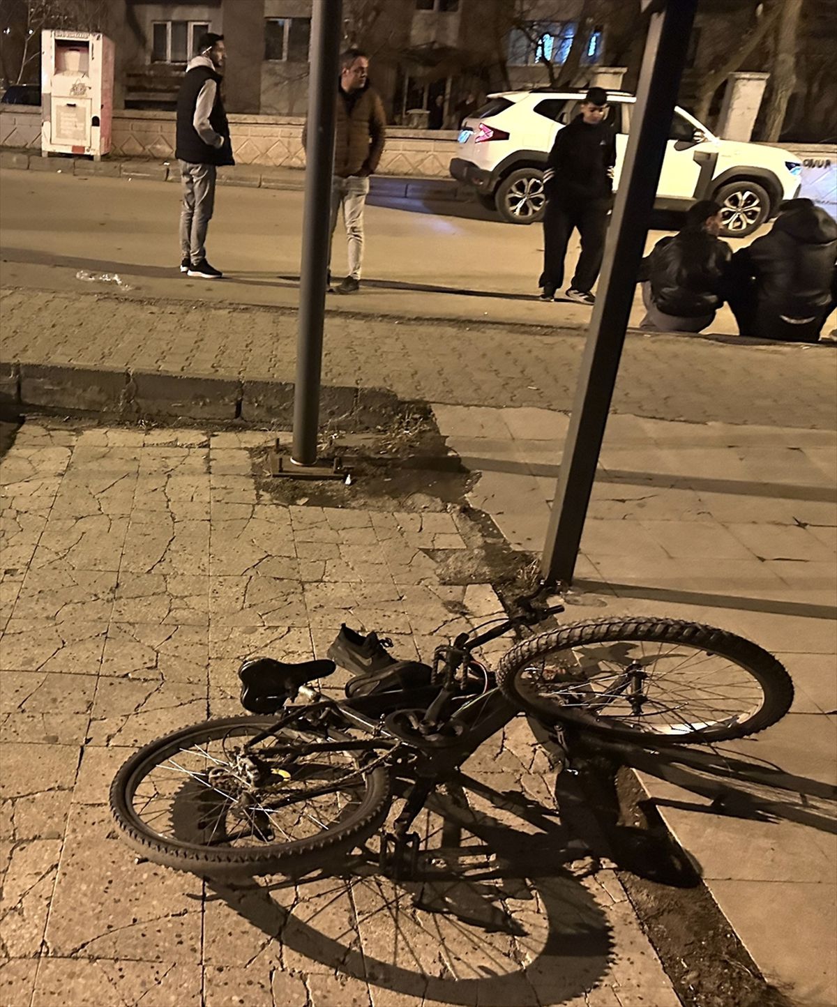 Erzurum'da otomobilin çarptığı bisikletli çocuk ağır yaralandı