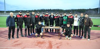 Eskişehir'de amatör futbol takımı oyuncuları 'sahte ihbarla' polise sürpriz kutlama yaptı