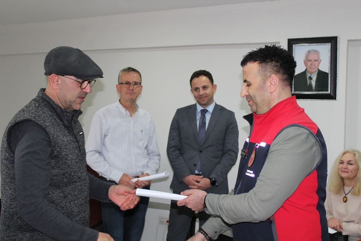 Gelibolu'da "Küçükbaş Hayvancılık Sürü Yöneticisi Eğitimi" kursiyerleri belgelerini aldı
