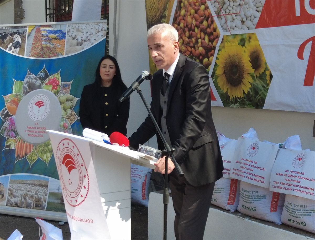 Gölbaşı'nda üreticilere nohut tohumu dağıtıldı