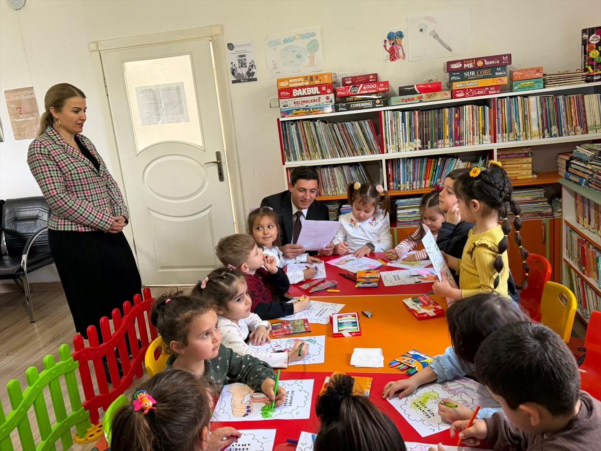 Güdül Kaymakamı Akar'dan kütüphane ziyareti