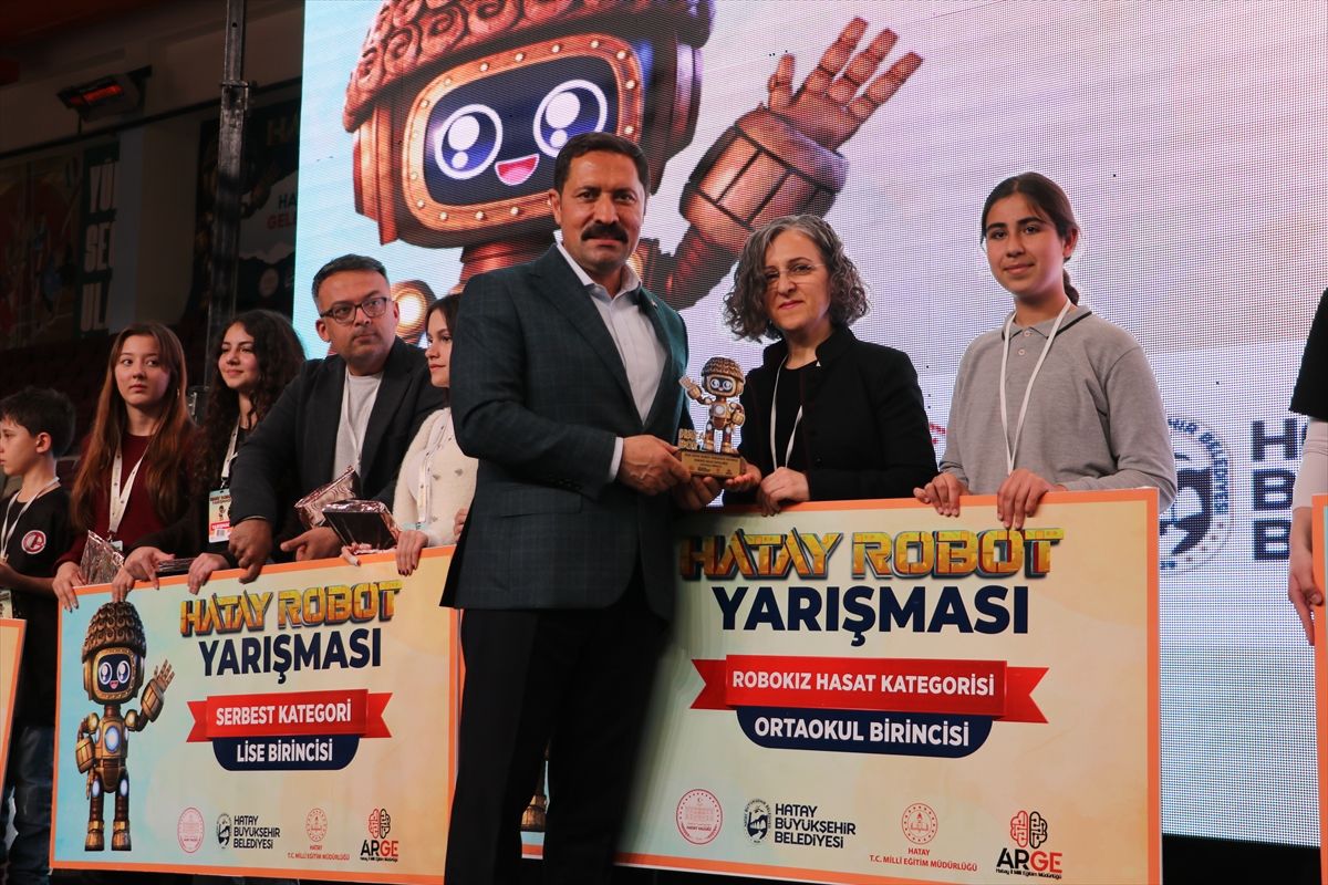 Hatay'da "2. Hatay Robot Yarışması"nda dereceye giren öğrenciler ödüllendirildi