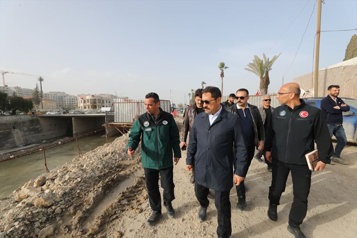Hatay'dan geçen Asi Nehri'nde ıslah çalışmaları sürüyor