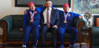 İçişleri Bakanı Çiftçi, Avusturya ve Fransa'da madalya kazanan otizmli ikiz kayakçıları kabul etti Açıklaması