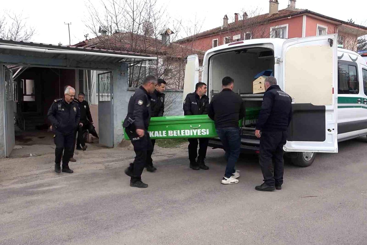 Kan donduran cinayet: İki kardeş bir oldu, babalarını bıçak ve baltayla öldürdü