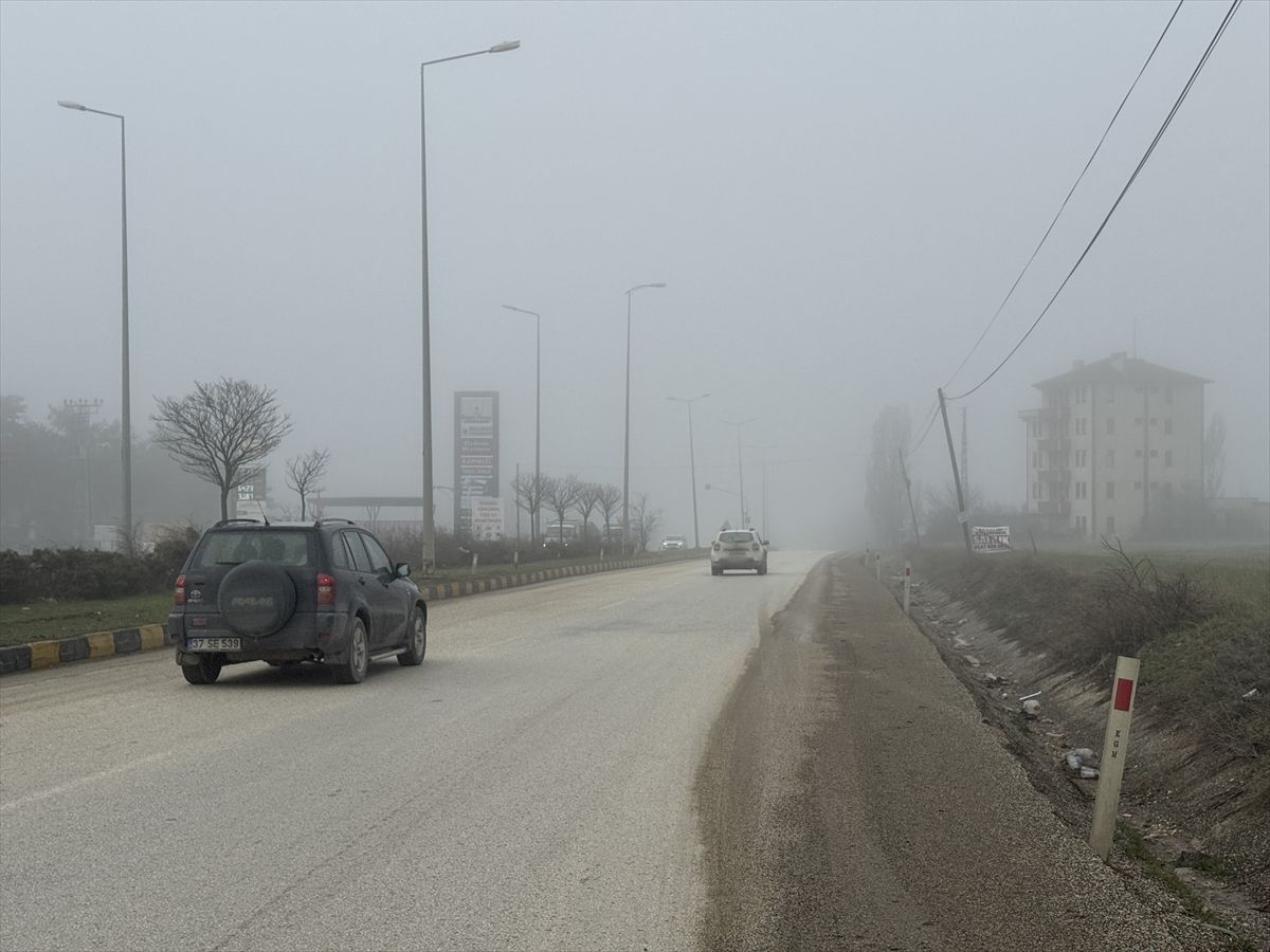 Kastamonu'da Sis Görüş Mesafesini Düşürdü