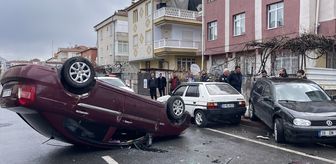 Kayseri'de park halindeki otomobile çarpıp devrilen araçtaki 2 kişi yaralandı