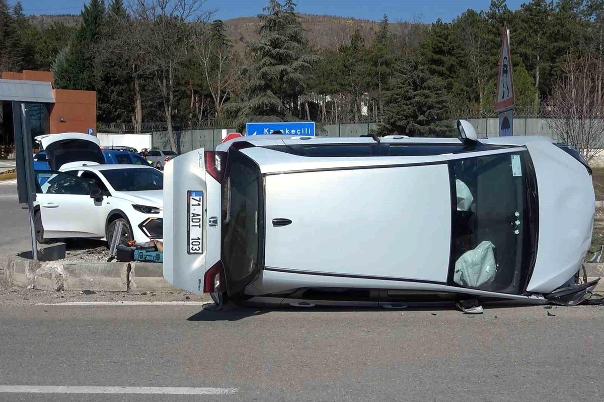 Kırıkkale'de iki otomobil çarpıştı: 1 yaralı