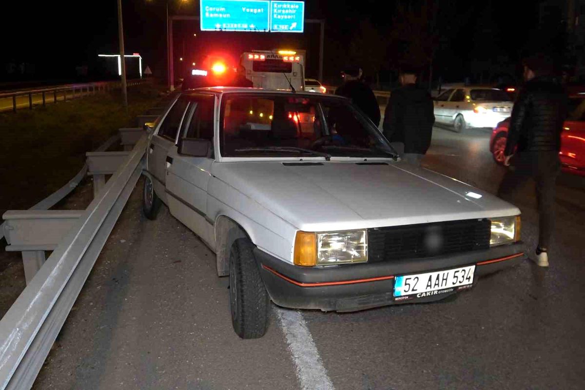 Kırıkkale'de tır ile otomobil çarpıştı: 3 yaralı