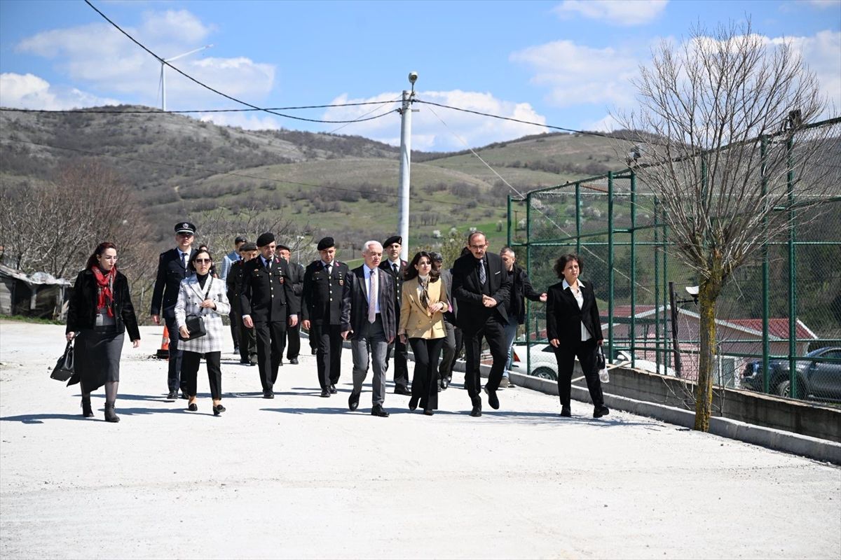 Kırklareli Valisi Turan, TOKİ inşaat alanında incelemede bulundu