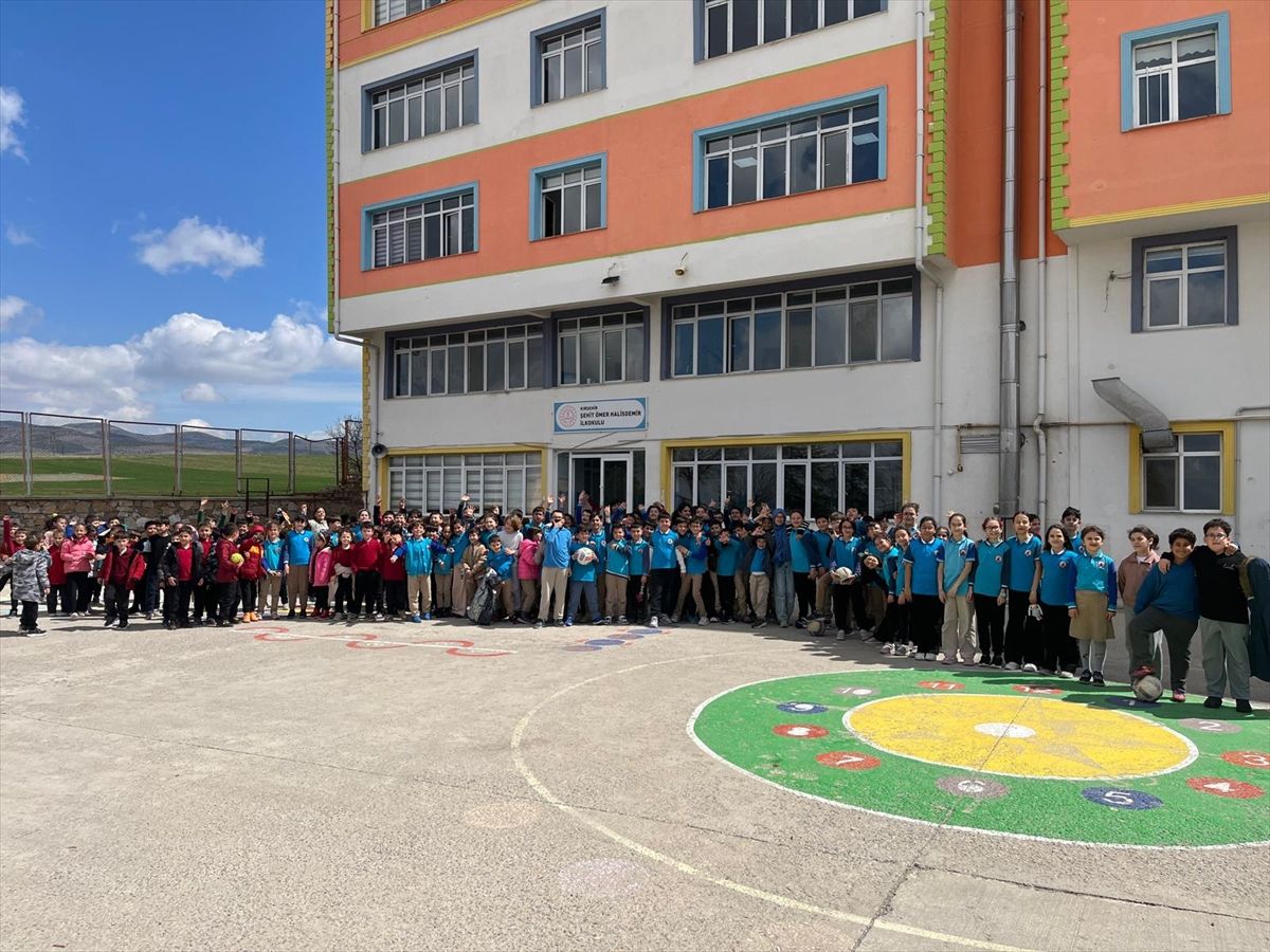 Kırşehir'de ilkokul öğrencileri harçlıklarını Gazzeli çocuklara gönderdi