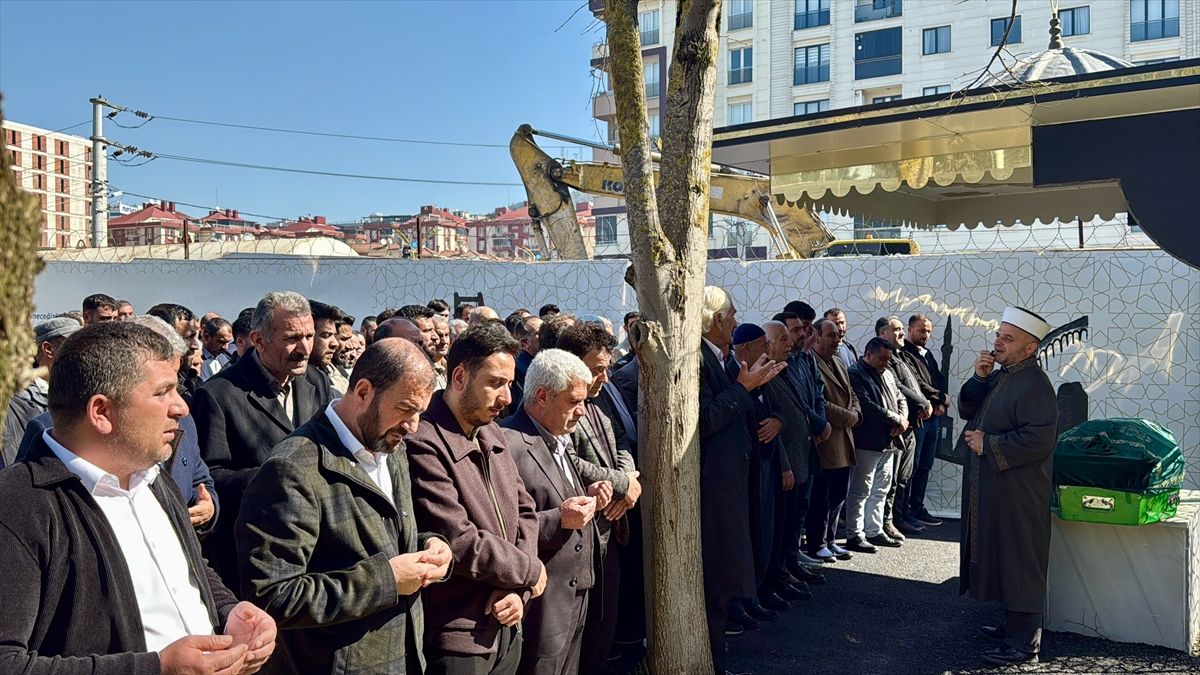 Kocaeli'de fabrikada yüksekten düşerek hayatını kaybeden 3 işçinin cenazeleri defnedildi