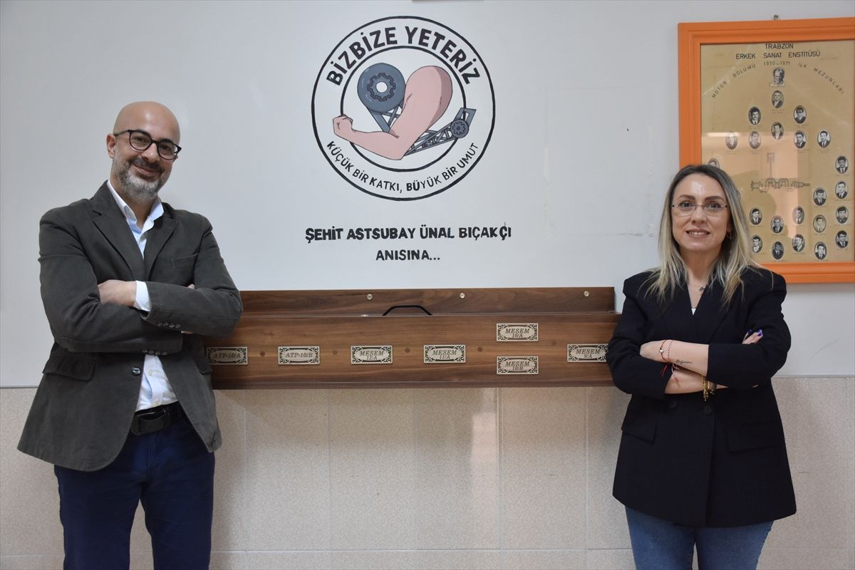 Lise öğrencileri harçlıklarıyla okuldaki arkadaşlarına burs veriyor