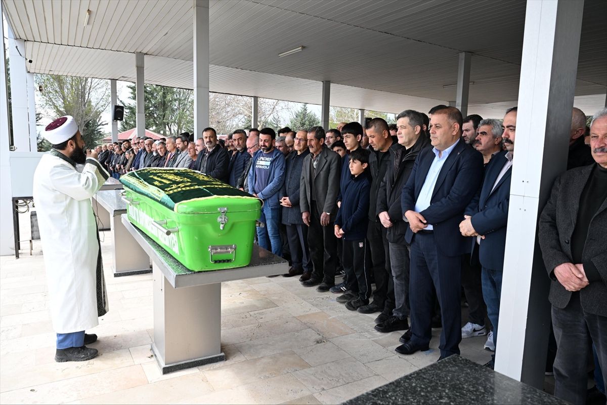 Malatya'da havuzda boğulma tehlikesi geçiren öğretmen kurtarılamadı