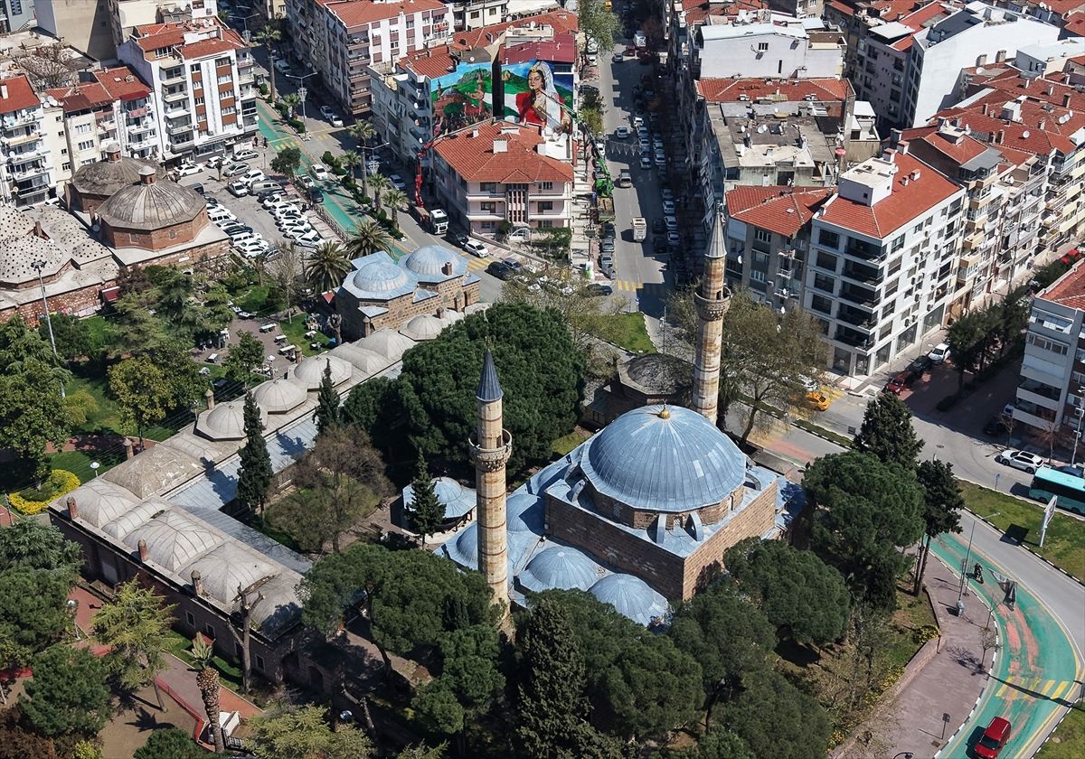 Manisa'da Mesir Macunu Festivali kapsamında duvarlar renklendi