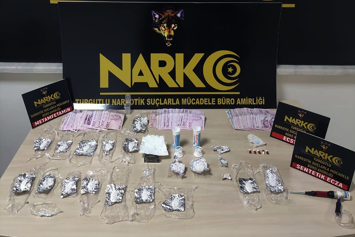 Manisa'da uyuşturucu operasyonunda 3 şüpheli tutuklandı
