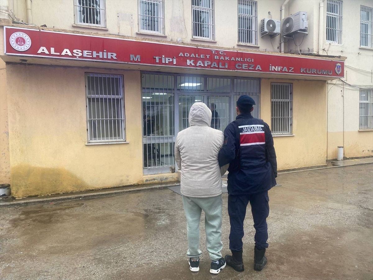 Manisa'da uyuşturucuyla yakalanan 2 şüpheli tutuklandı