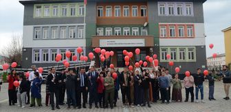 Muş'ta fidanlar toprakla buluşturuldu, gökyüzüne balonlar bırakıldı