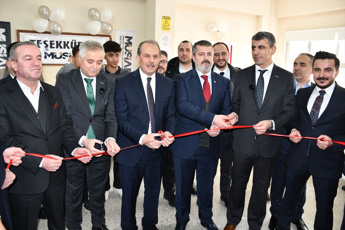 MÜSİAD Hakkari'de iki bilgisayar atölyesi kurdu