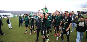 Nesine 2. Lig'e yükselmeyi garantileyen 12 Bingölspor'da şampiyonluk sevinci