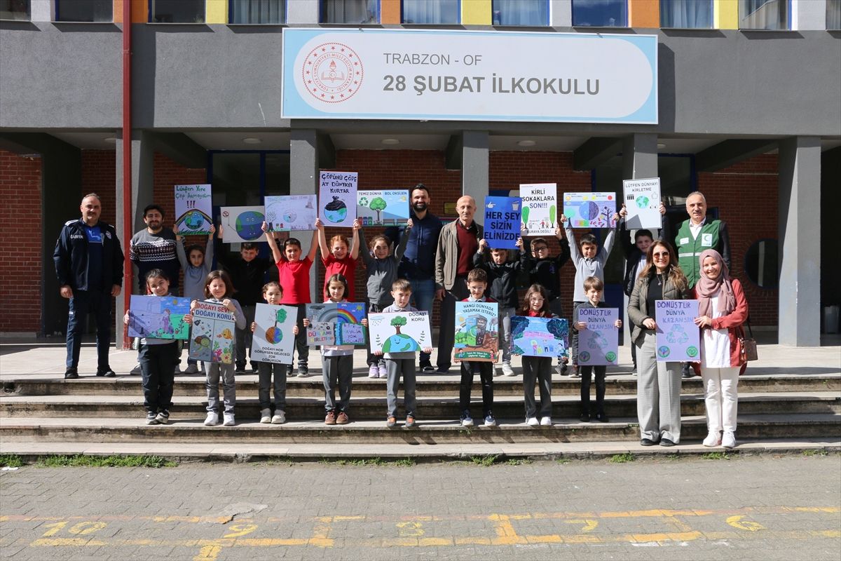Of'ta "Harezmi Eğitim Modeli"ni örnek alan öğrenciler çevre temizliği çalışmalarını sürdürdü