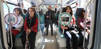 Öğrenciler toplu ulaşımda nezaket kurallarını uygulamalı öğreniyor