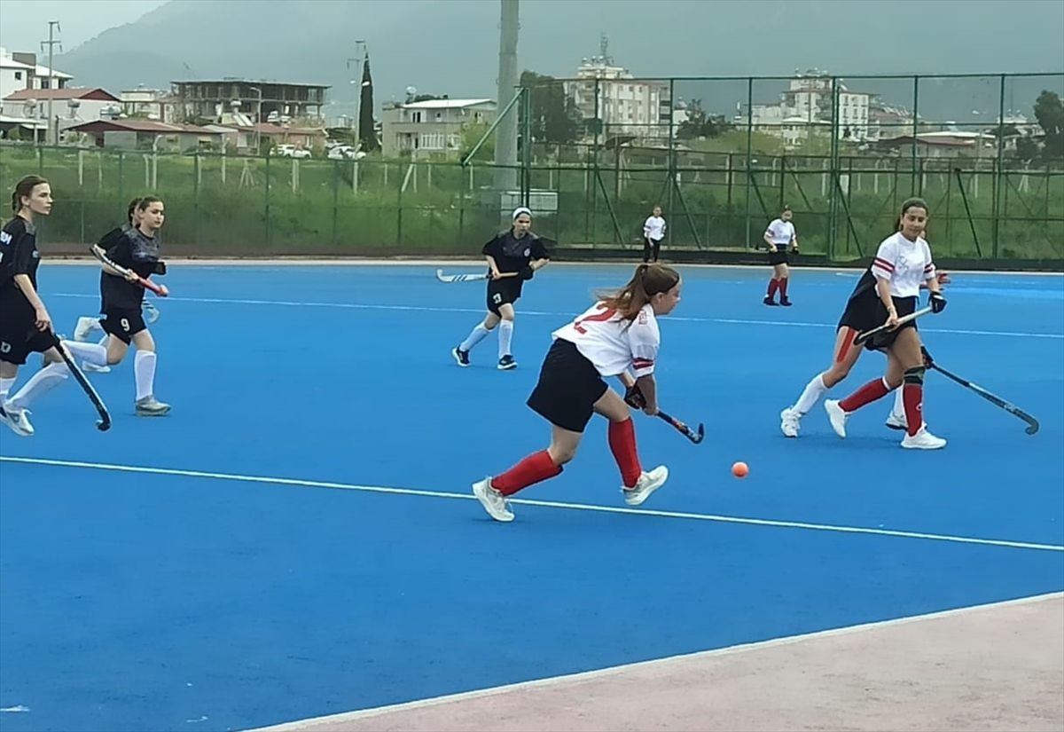 Osmaniye'de Okul Sporları Gençler Kız ve Erkek Hokey Grup Müsabakaları başladı
