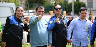 Otizmli çocuklar üstü açık otobüsle Adana'yı gezdi