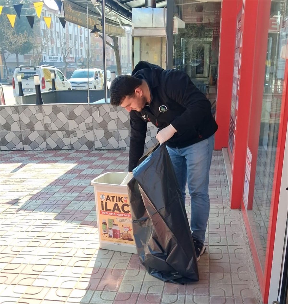 Pursaklar'da atık ilaçlar çevreye zarar vermeden toplanıyor