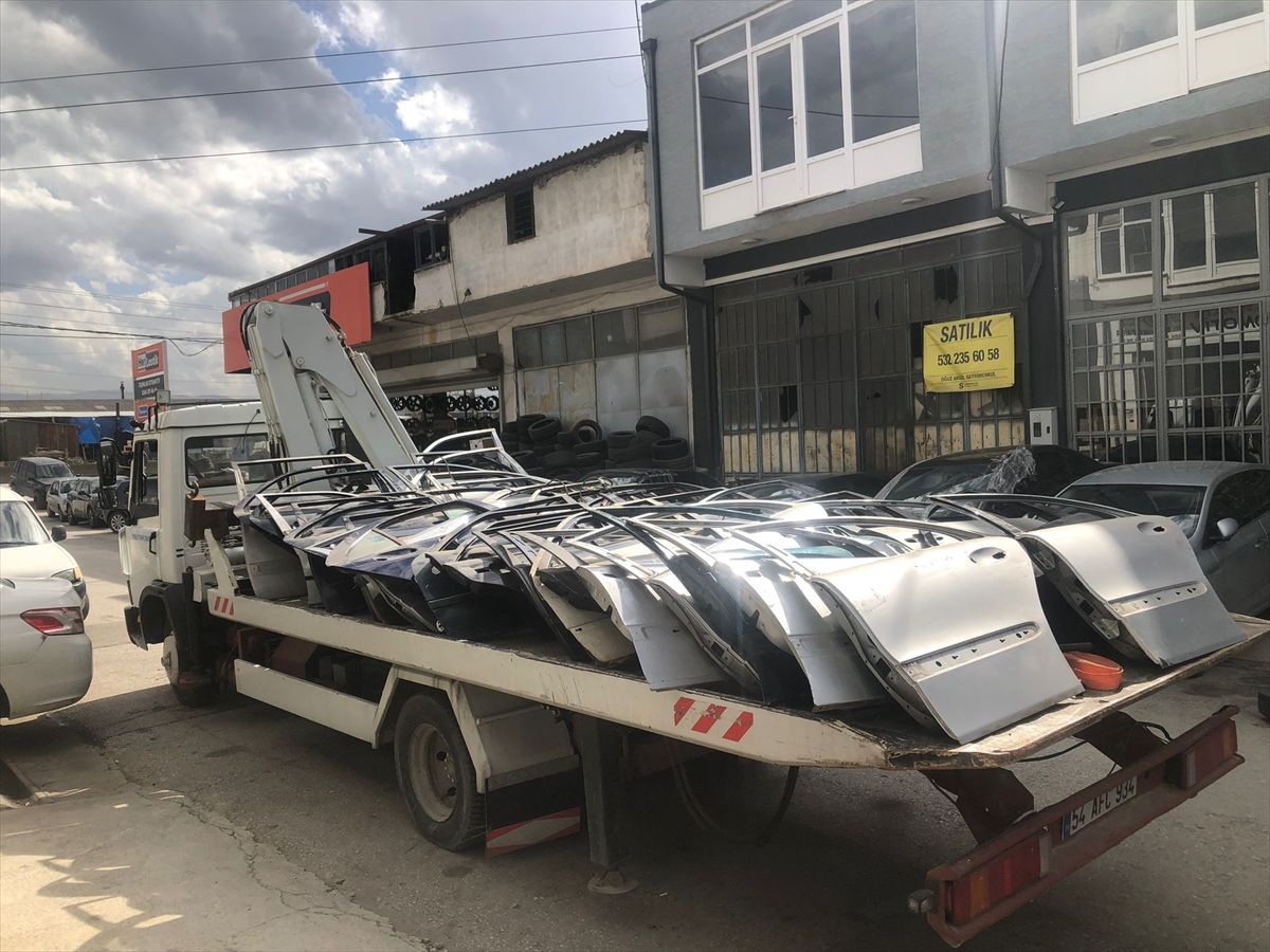 Sakarya'da gümrük kaçağı oto parçaları ele geçirilen iş yerinin sahibi yakalandı