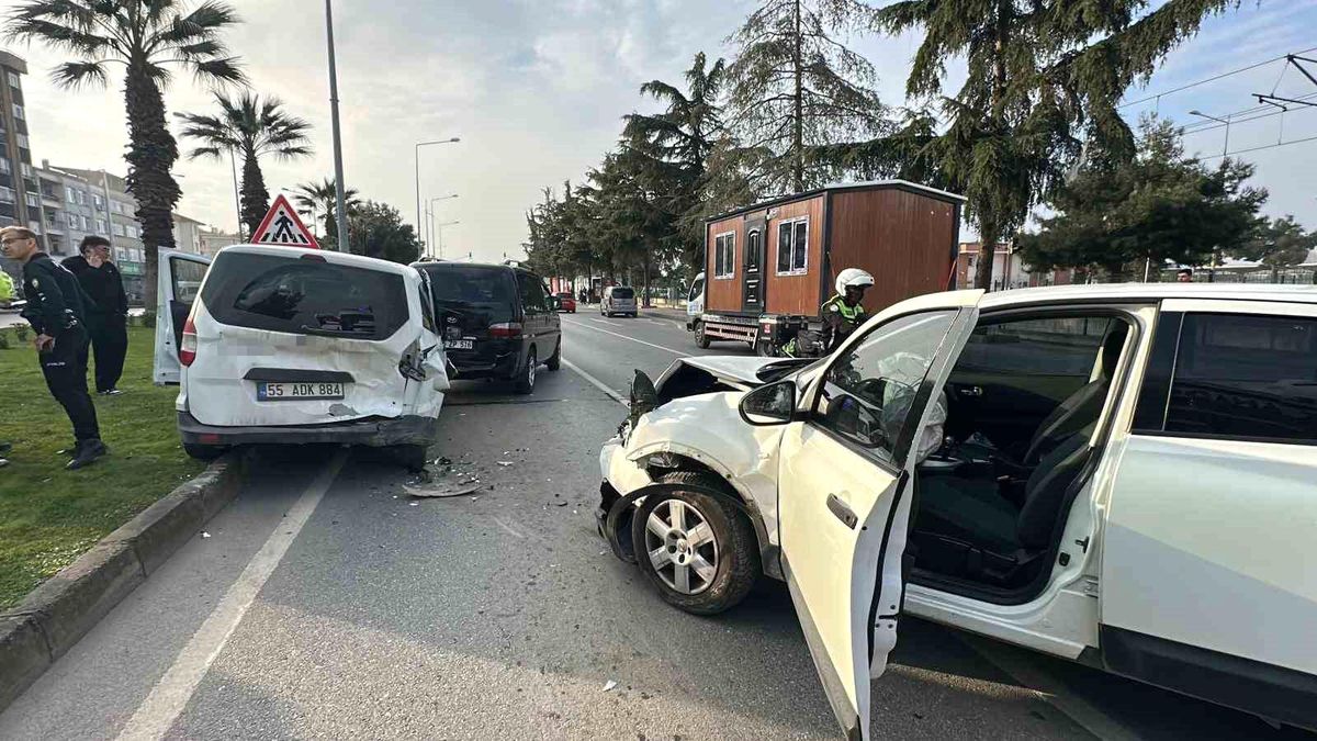 Samsun'da 4 araçlı zincirleme kaza: 3 yaralı