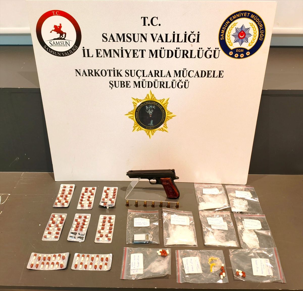 Samsun'da kaçak ürün ve uyuşturucu operasyonu