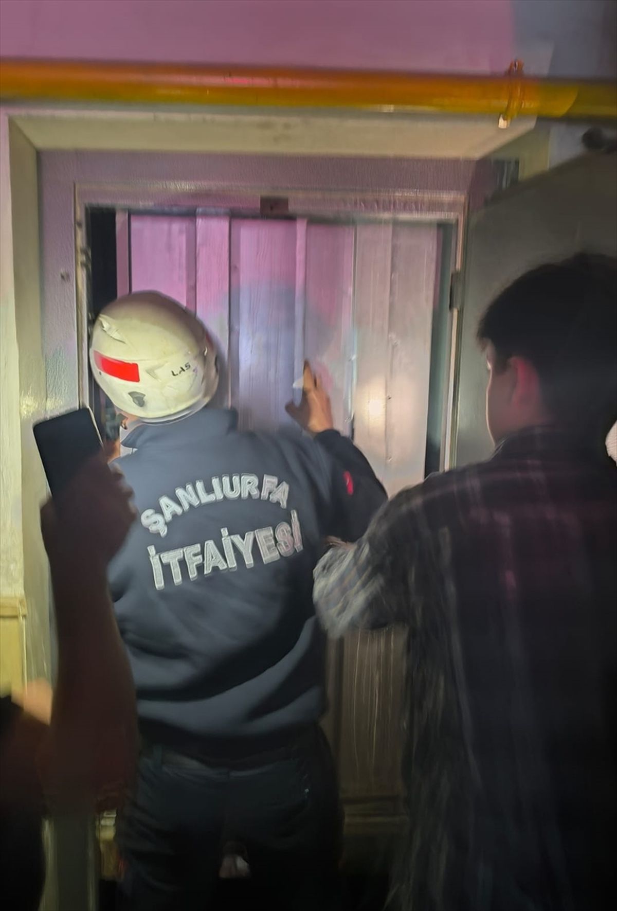 Şanlıurfa'da asansörde mahsur kalan 3 çocuk kurtarıldı
