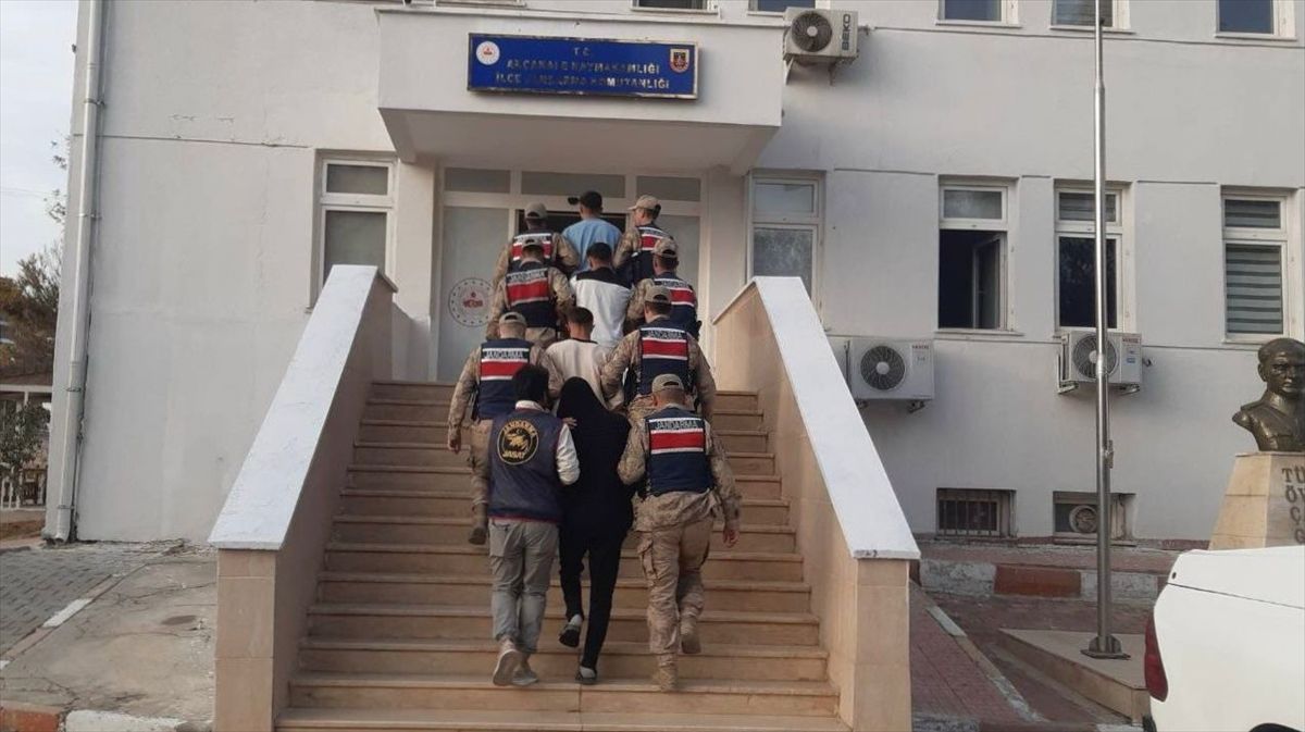 Şanlıurfa'da göçmen kaçakçılığı operasyonunda 18 şüpheli yakalandı