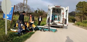 Sinop'ta otomobille çarpışan motosikletteki 2 kişi yaralandı