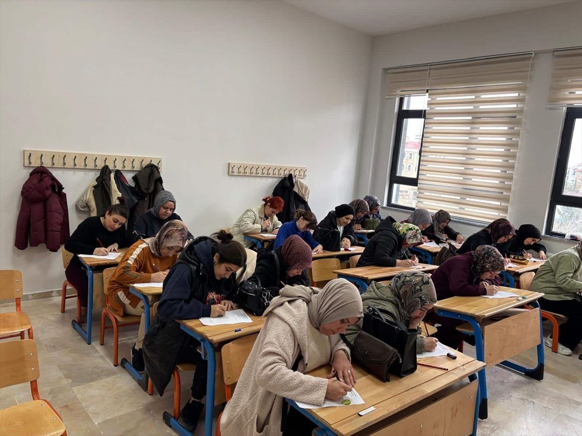 Sivas'ta "Anneler Okuyor" projesine yoğun ilgi